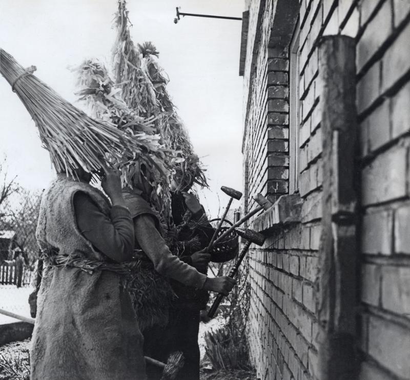https://midasbrowser.pl/midas/pucheroki/pictures/maxi/mek/III 51724 F sm II 1521Zielonki pow Krakow_Pucheroki_fot CAF (Piotrowski)_1974 r (1).jpg